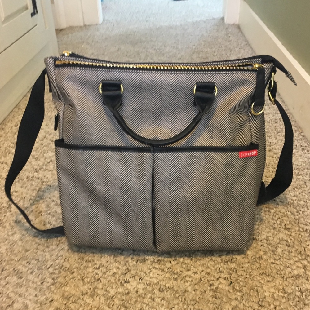 Skip hop duo diaper bag in black and cream